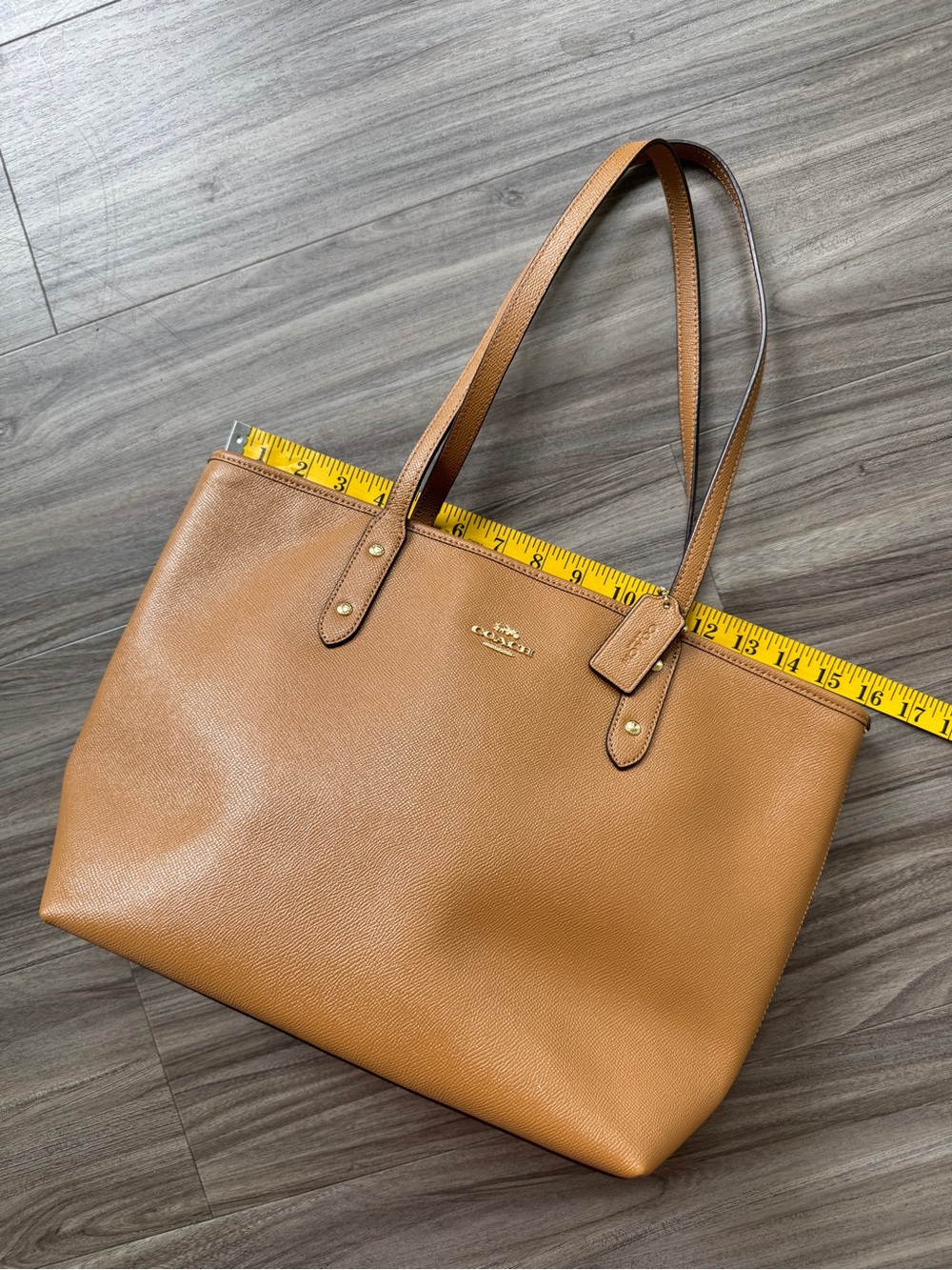 Coach Tan Leather Tote with Gold Logo - Picture 5 of 8